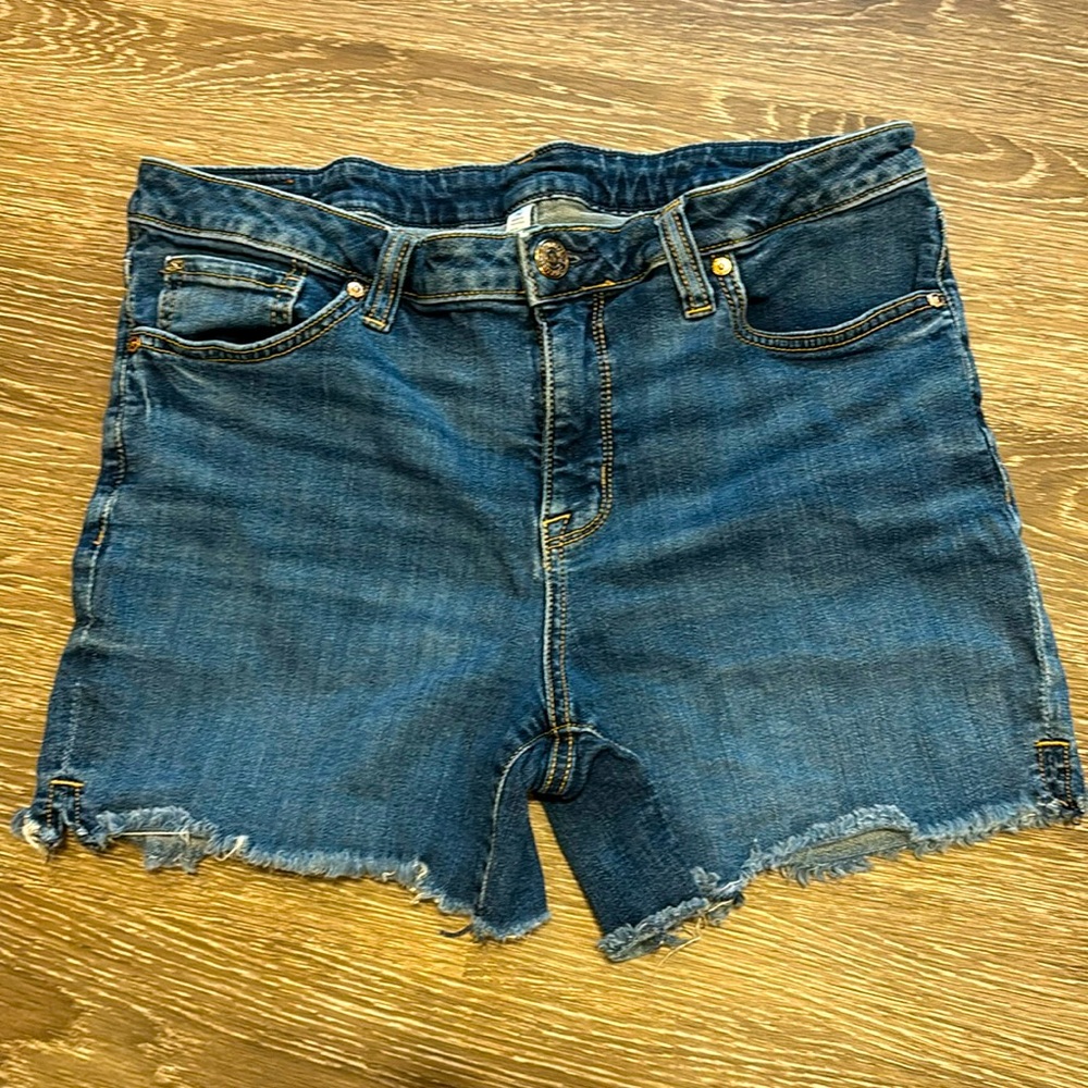 Seven7 Jean shorts. Women’s Size 10.